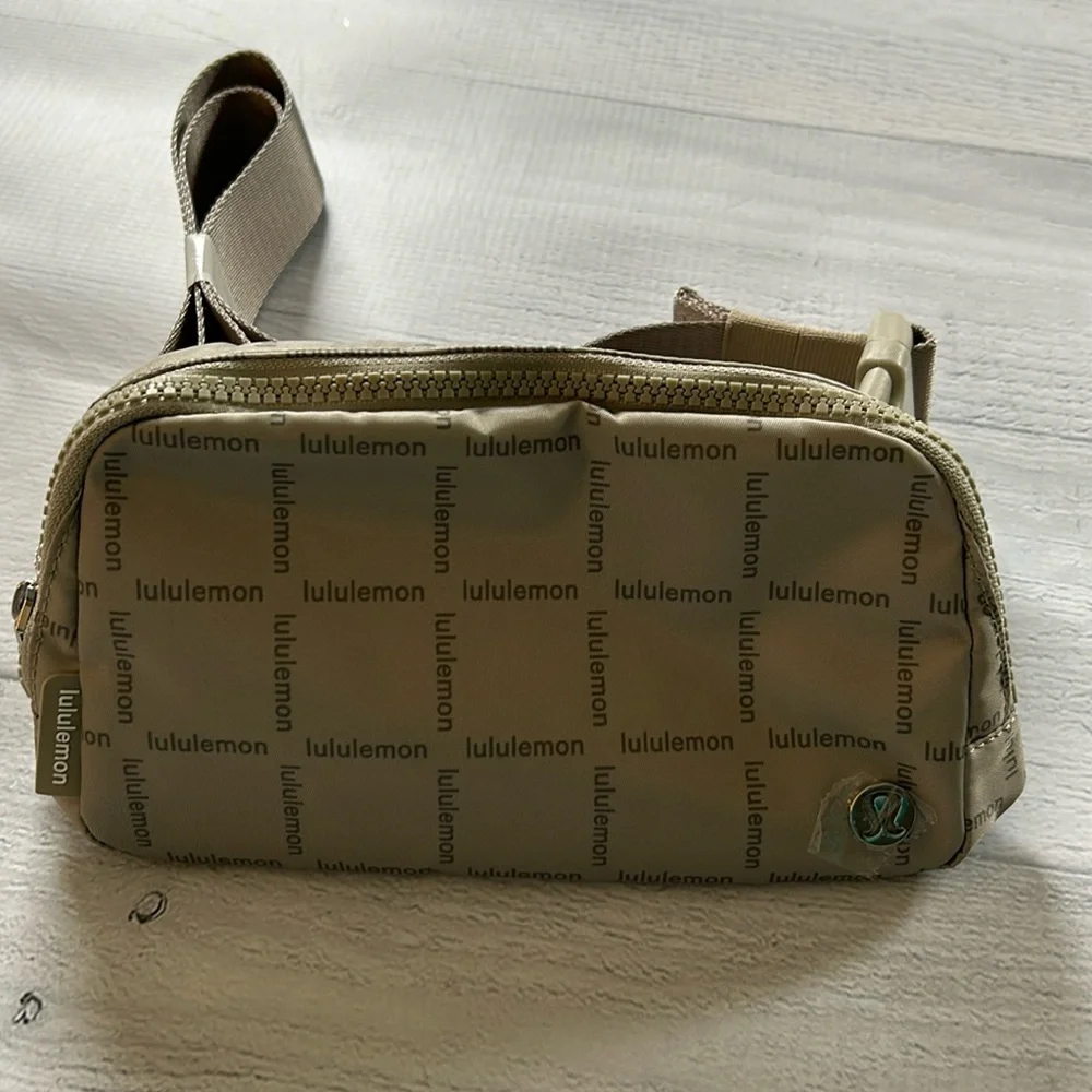 Lululemon Everywhere Belt Bag WGML NWT‎
